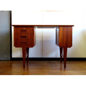 画像: DK Desk TA0504