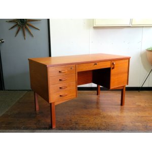 画像:  DK Desk TA0581