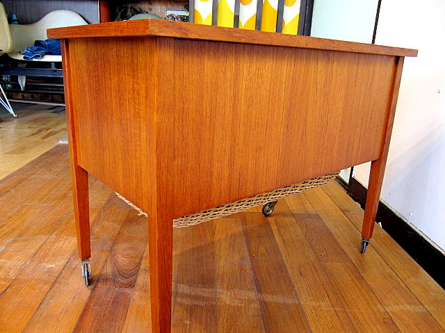 画像: DK Sewing Table OH0084