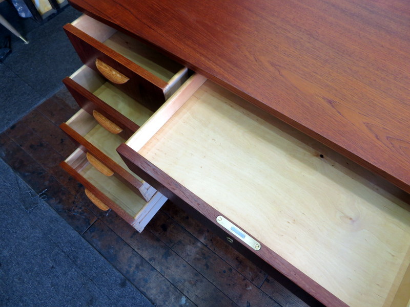 画像: DK Desk TA0557