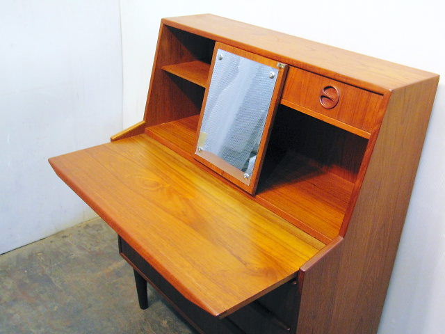 画像: DK  Bureau Desk　　FF0241